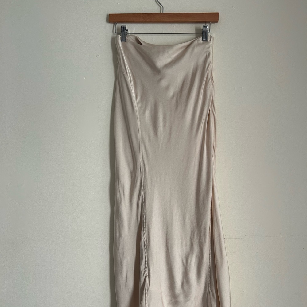 & Other Stories Satin Midi Skirt – Beige Mermaid Silhouette - Picture 3 of 7